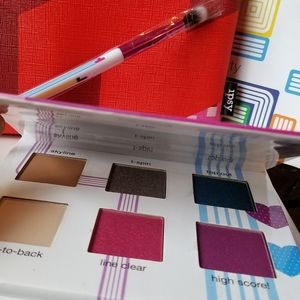 Tetris Ipsy Eyeshadow Makeup Bag & Eye Brush NWT